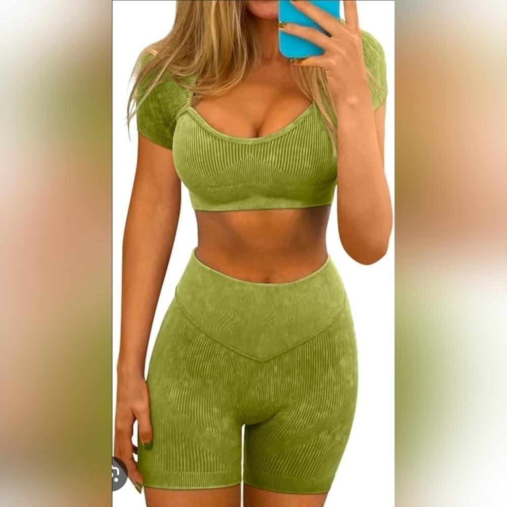 Green Ribbed Two-Piece Set Sz M NEW WITHOUT TAG